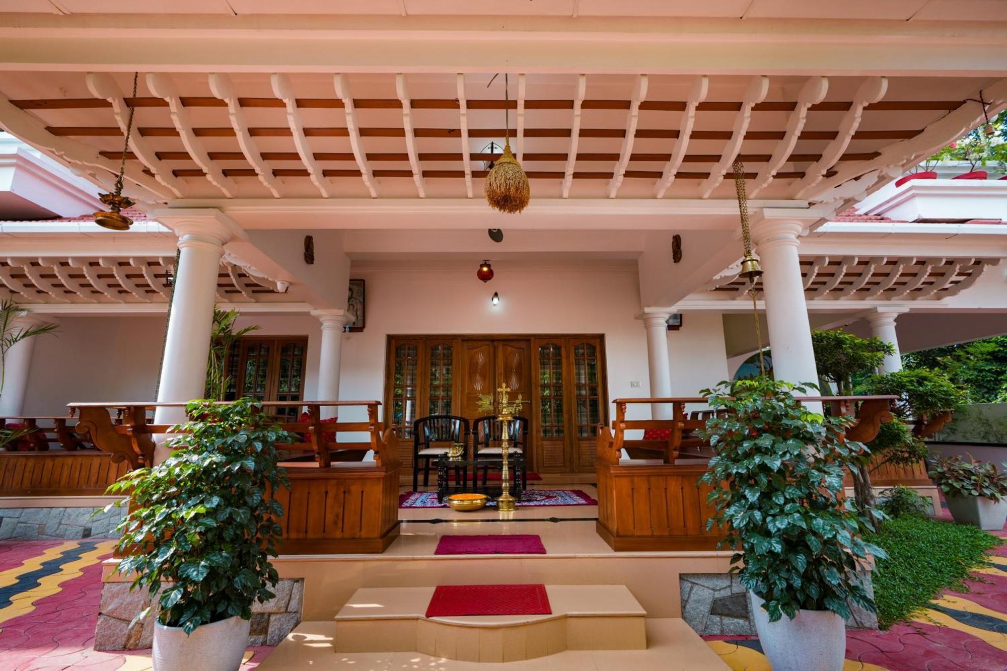 Parudeesa - Heavenly- Luxurious Palace Look-Near Cbd - Kerala - India With Breakfast Kāladi Екстериор снимка